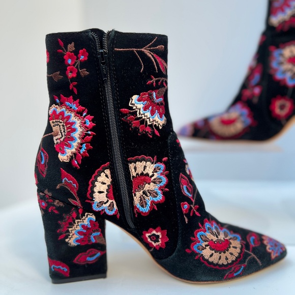 Loeffler Randall: Floral Embroidered Ankle Boots - Black and Multicolor. Size7.5 - Picture 6 of 13